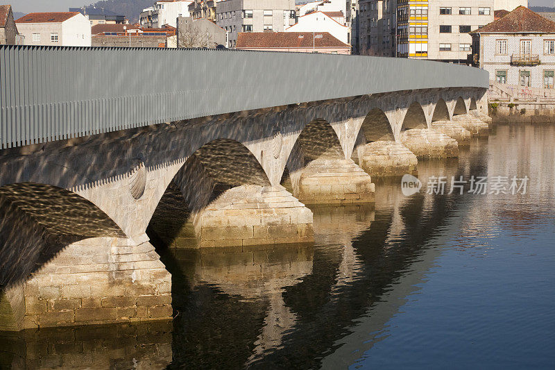 Ponte do Burgo，石桥Ría de Pontevedra加利西亚，西班牙